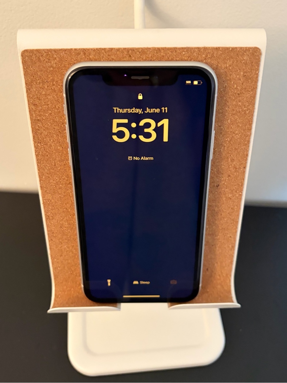 Apple iPhone XR 128GB White UNLOCKED– Excellent Condition
